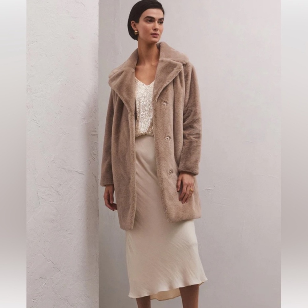 🧋NWOT Z SUPPLY COZY SUPER SOFT BEIGE NEUTRAL JEWEL FAUX FUR COAT - Picture 2 of 12